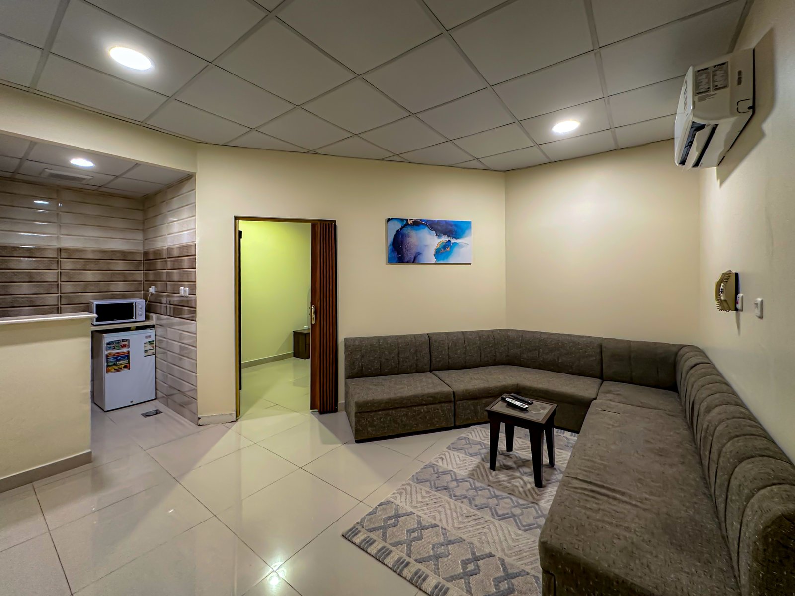 غرفة نوم مزدوجة مجهزة في شقة مفروشة بالمدينة المنورة